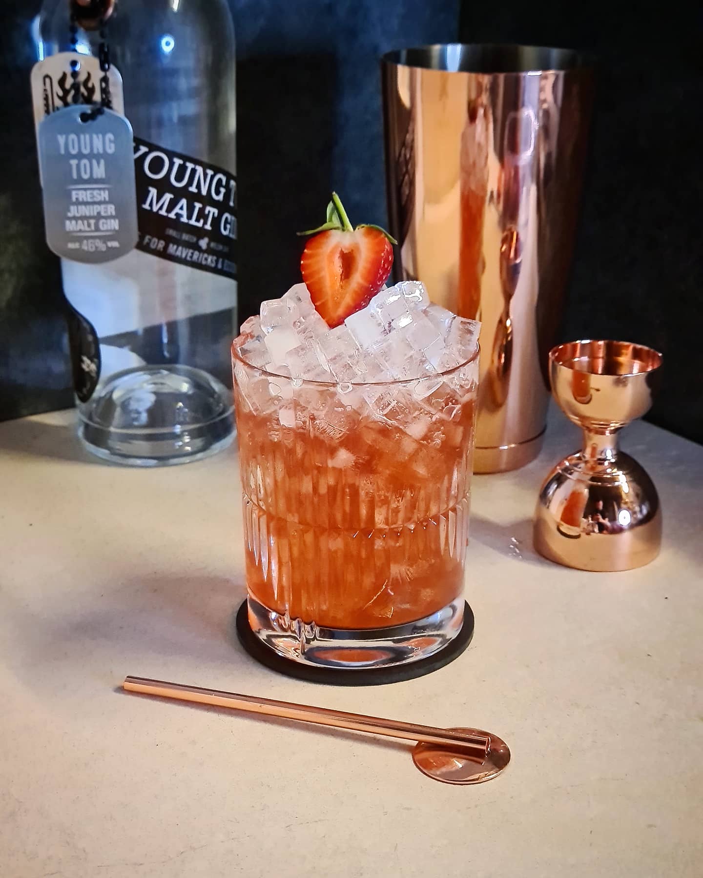 An Old Tom cocktail made with In the Welsh Wind Young Tom gin