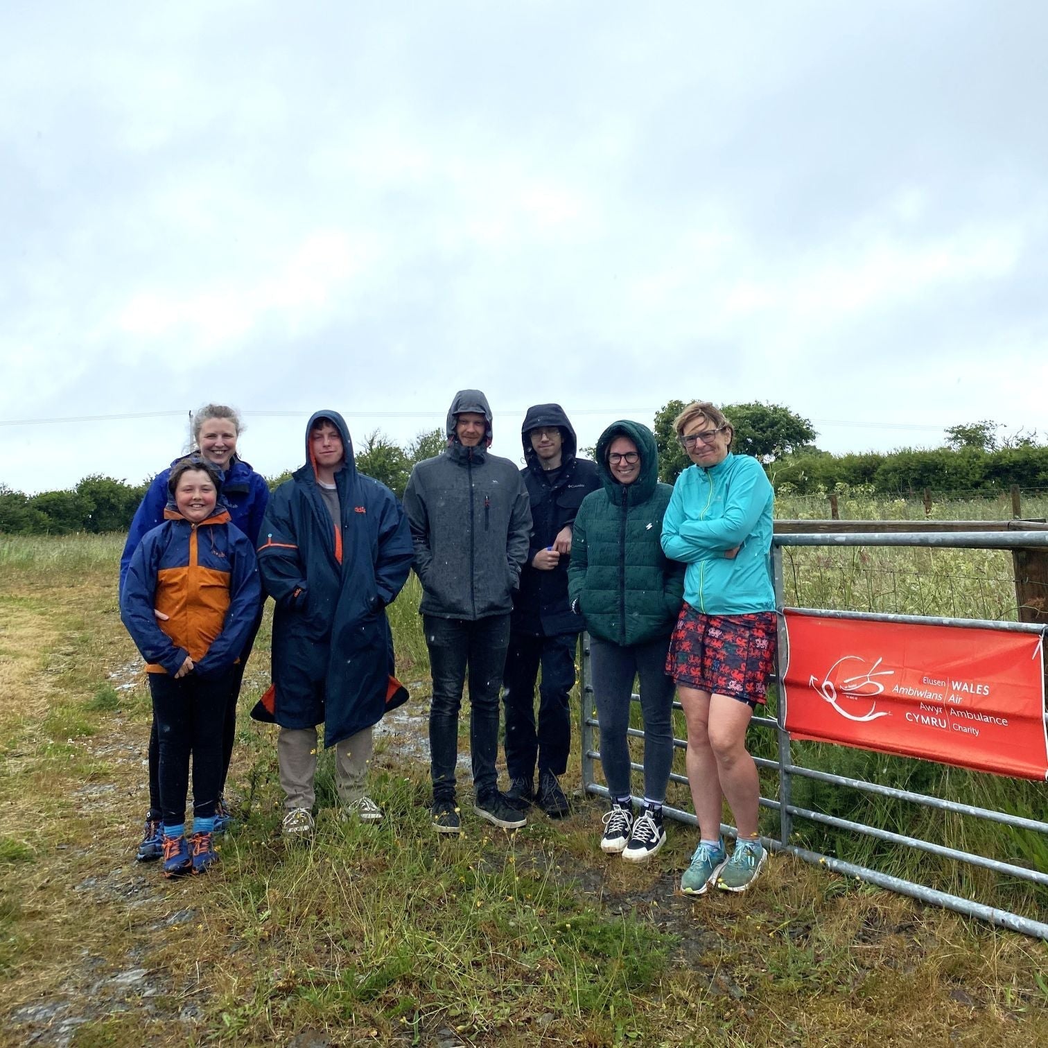 groupd of people ready to run and walk a half marathon